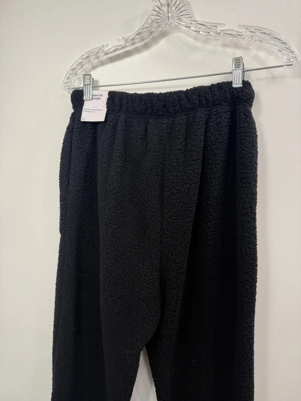 Nike Women’s Therma-Fit Black Fleece Joggers FullLlength size medium. NWT.